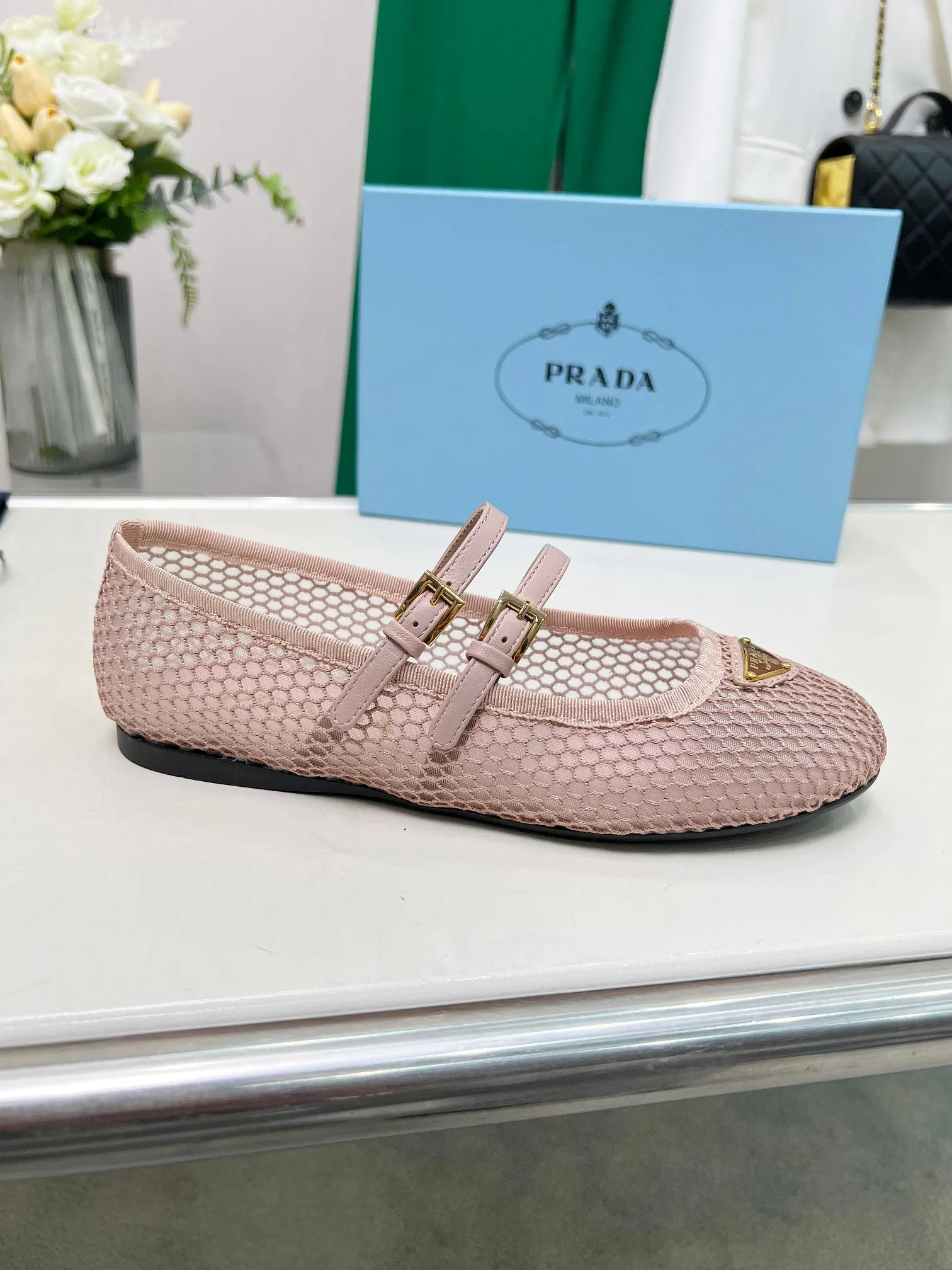 👟👟Ex-factory price 520👟👟 PRADA💝💝25ss💯💯💯New British style dancing shoes Small leather loafers - retro fashion classic items New products created at the first major show of Paris Fashion Week Inspirations are cleverly combined by the D chief designer on the perfect shoe shape. Matched with brand buckles, it is more fashionable. Upper: imported rhombus lining: cowhide lining sole: original [Fireworks][Fireworks] 1:1 molded foam sole Size: 35-41 yards